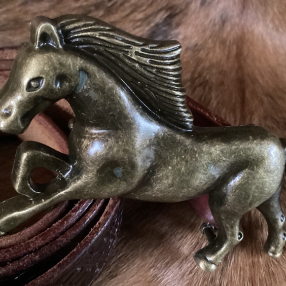 Beautiful Running Horse Buckle Leather Belt
